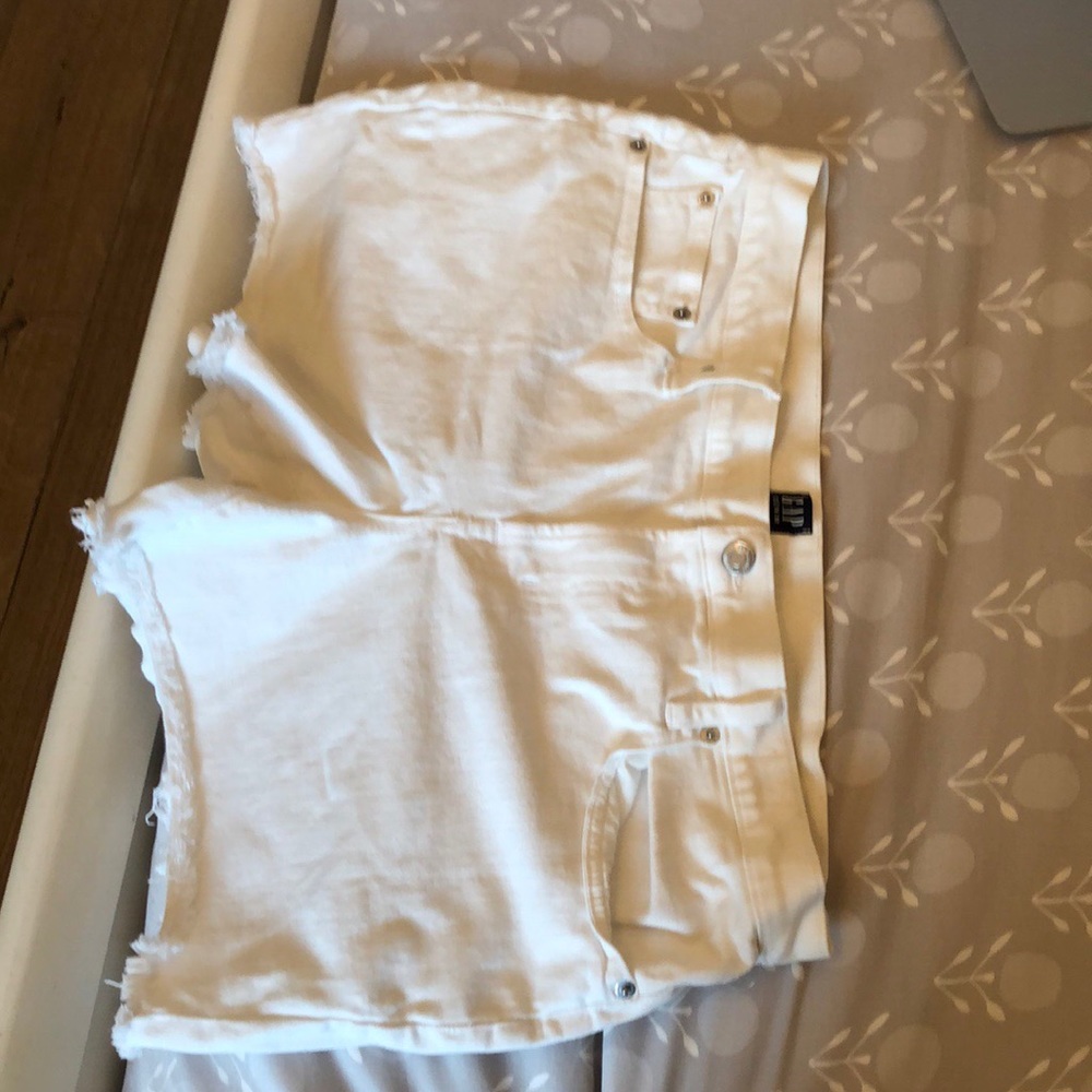 Gap white denim shorts 32 regular